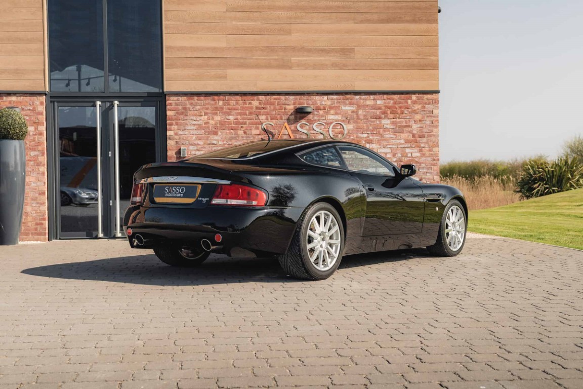 Aston Martin Vanquish V12 Vanquish S